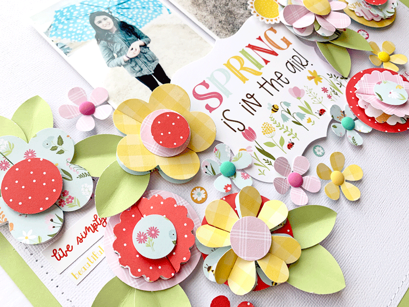 Διακοσμητικά στοιχεία σε σύνθεση scrapbooking